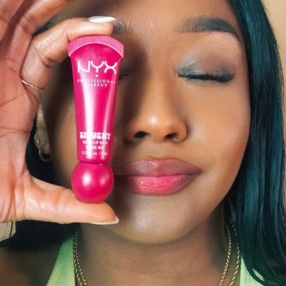 Meet your Posher, ItsKarriAnne - Picture 2 of 3